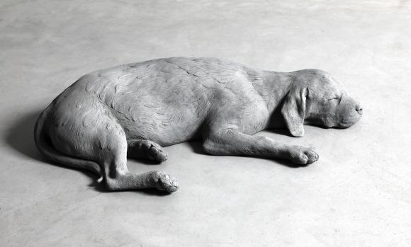 Dog, Sculpture, 2019 © Hans Op de Beeck