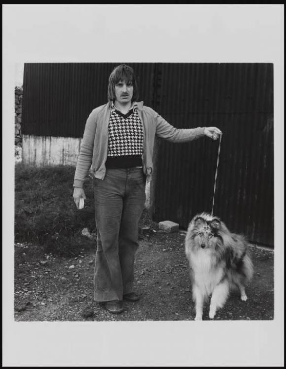 Keith Arnatt, Walking the Dog  1976-79, © The estate of Keith Arnatt
