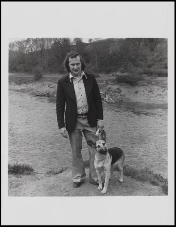 Keith Arnatt, Walking the Dog  1976-79, © The estate of Keith Arnatt