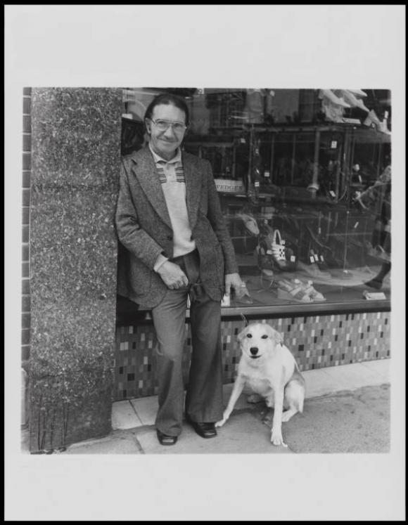 Keith Arnatt, Walking the Dog  1976-79, © The estate of Keith Arnatt