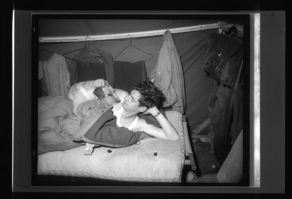 Harold Edgerton, Soldier laying on bunk holding a dog, 1944