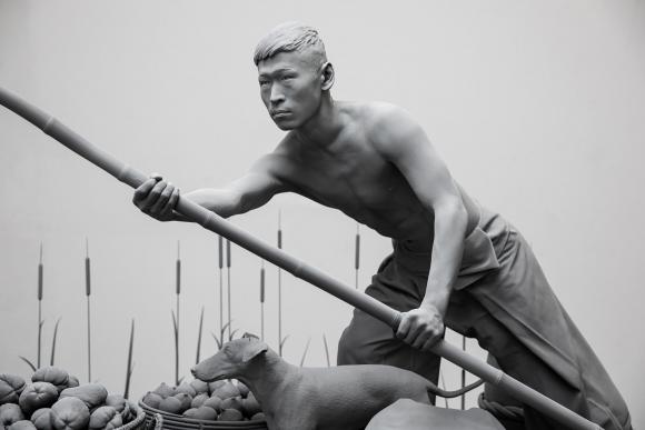 The Boatman, Sculpture, 2020 © Hans Op de Beeck